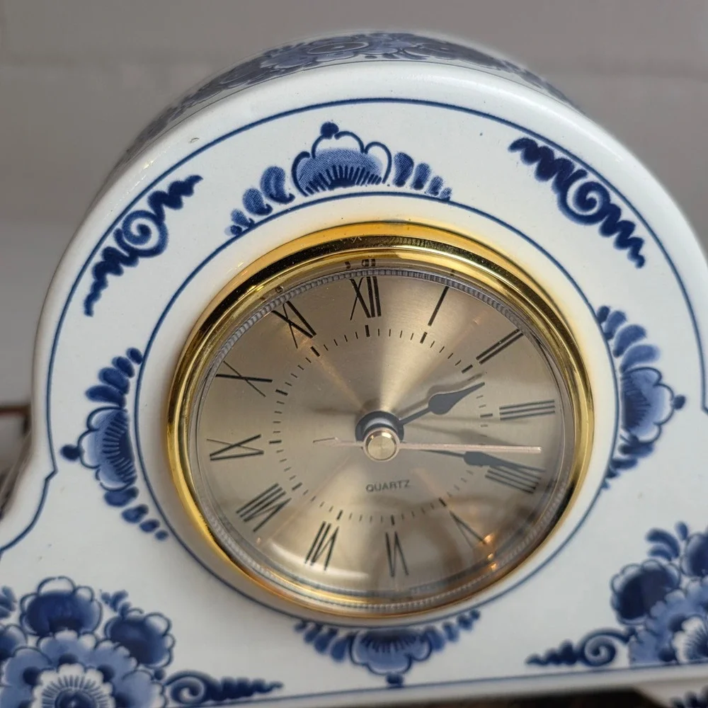 Vintage Delft Blue and White Floral Ceramic Mantel Clock Quartz Roman Numerals
